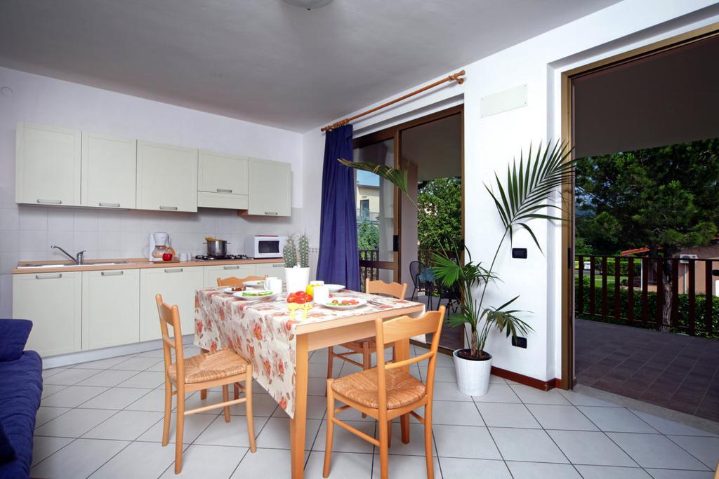 Camping Garden Tourist Manerba del Garda Exteriör bild